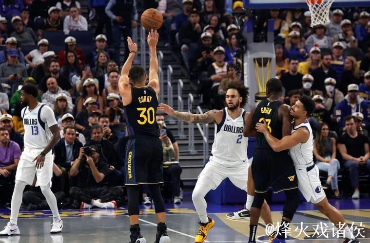 库里爆发砍下39分，汤普森对阵老东家贡献22分，勇士惊险击败独行侠