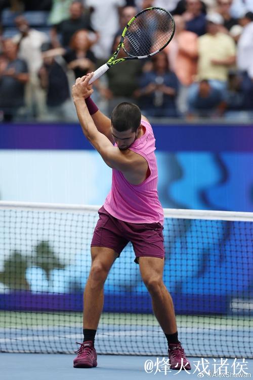 ATP总决赛-阿尔卡拉斯两盘完胜阿利亚西姆 将与辛纳争夺冠军 ATP总决赛-阿尔卡拉斯两盘完胜阿利亚西姆 将与辛纳争夺冠军